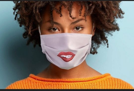 lipstick smudge on face mask