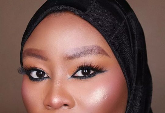 reverse winged eyeliner